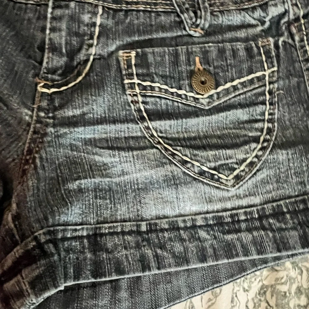 Wildflowers Women's Jean and Red Shorts Collection - Picture 6 of 9
